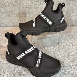 PUMA Womens Defy Mid Matte Sneaker Black White Size 7.5 Pre Owned No Box